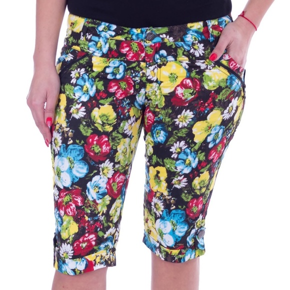 Women Capri Shorts, CP-1309, Field Flowers Print - Picture 1 of 4